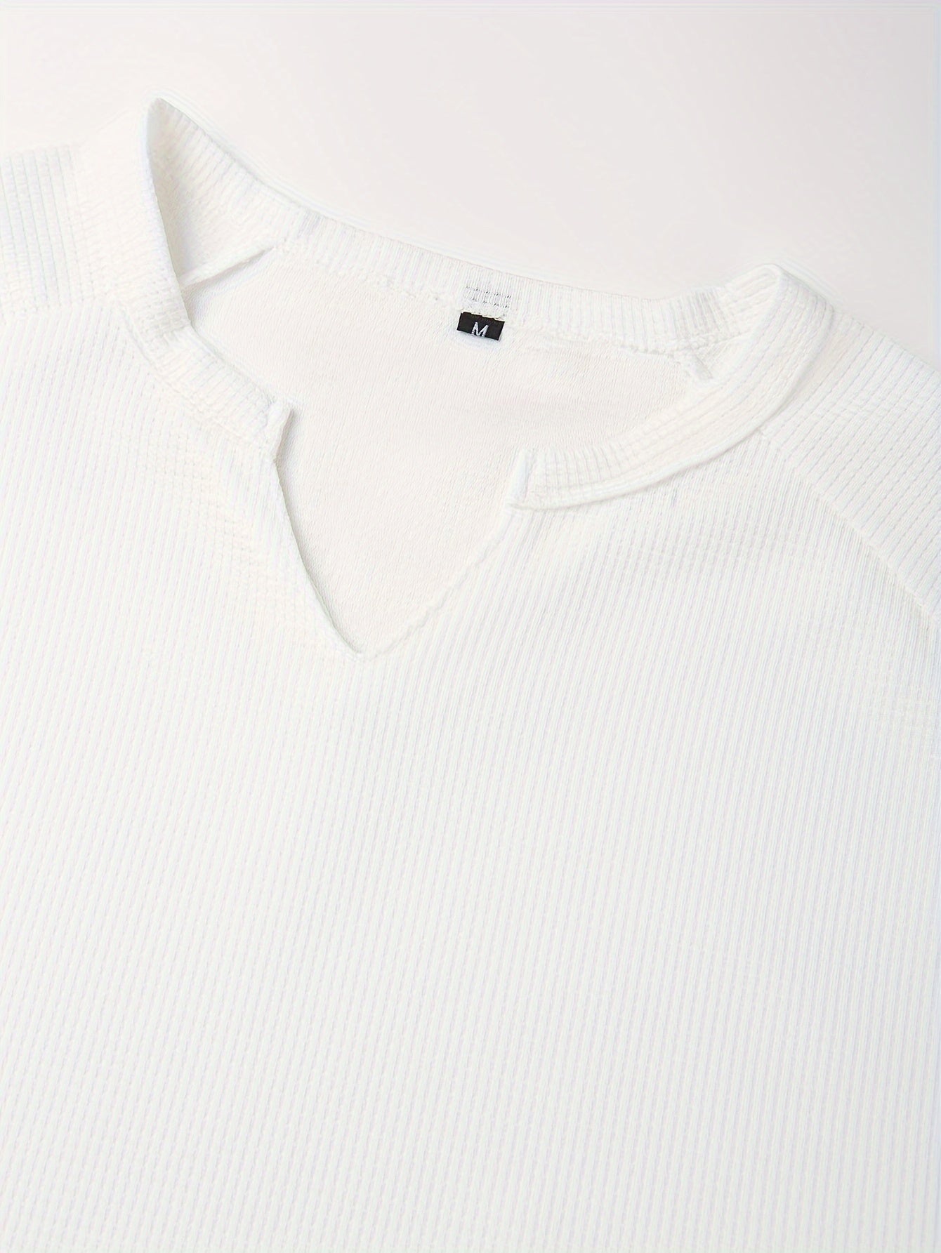 T-shirt gaufré à manches longues et col en V pour homme, confortable et décontracté, idéal pour le printemps, l'été et l'automne.