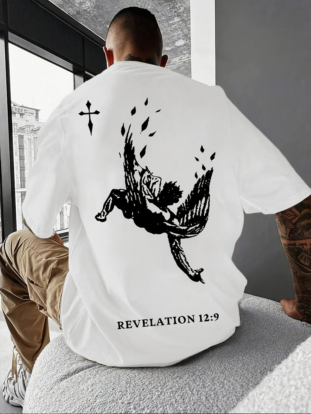 T-shirt ras du cou décontracté pour homme, imprimé homme ailé en chute libre, coupe confortable et design moderne