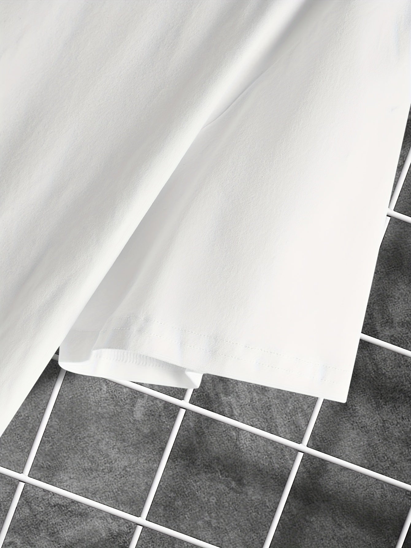 T-shirt ras du cou décontracté pour homme, imprimé homme ailé en chute libre, coupe confortable et design moderne