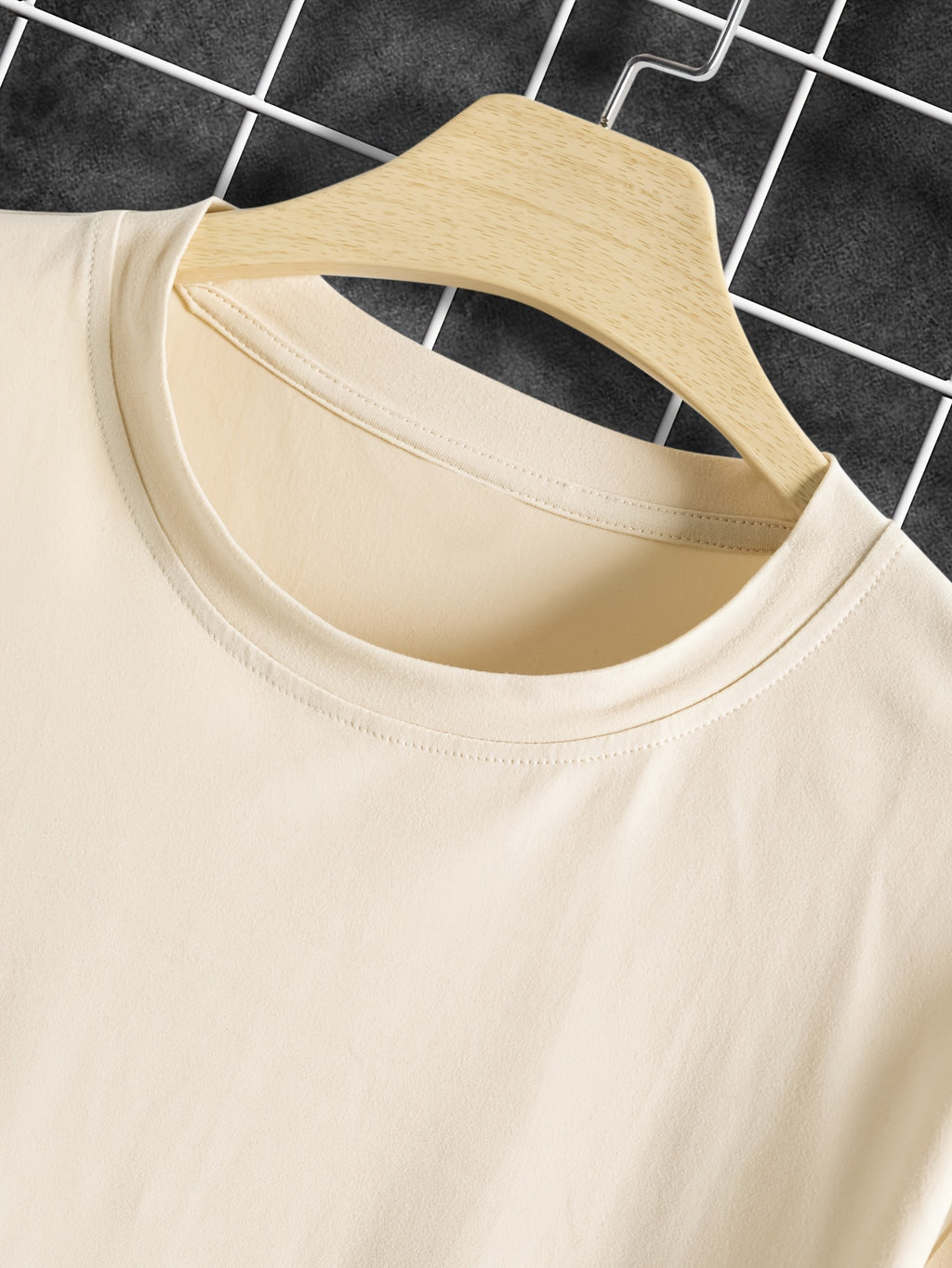 T-shirt ras du cou décontracté pour homme, imprimé homme ailé en chute libre, coupe confortable et design moderne