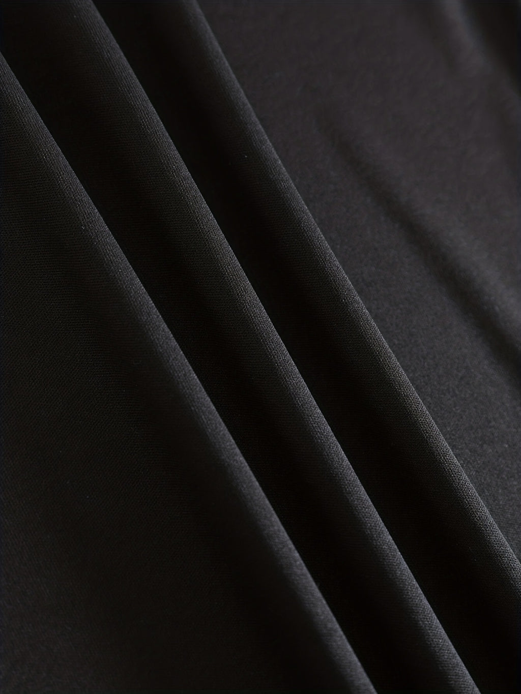 T-shirt col rond à imprimé visage souriant pour homme, design graphique, décontracté et confortable pour l'été, vêtements pour hommes pour les vacances quotidiennes.