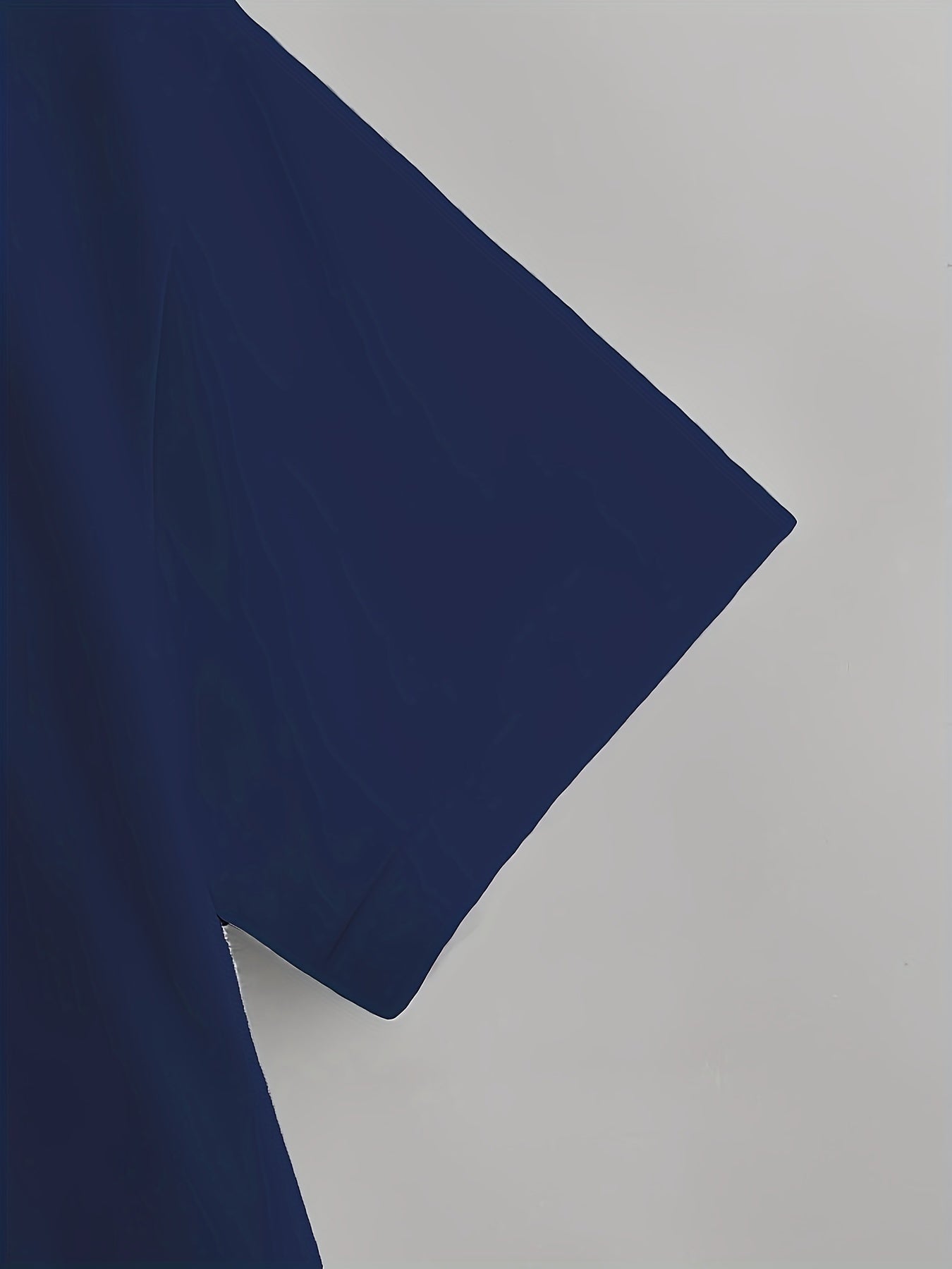 T-shirt col rond à imprimé visage souriant pour homme, design graphique, décontracté et confortable pour l'été, vêtements pour hommes pour les vacances quotidiennes.