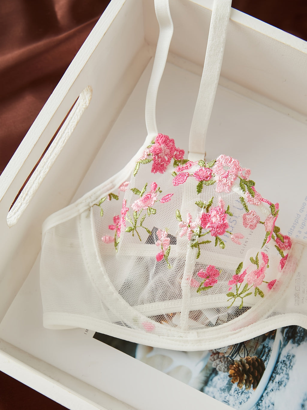 Ensemble de lingerie brodée florale exquise - Soutien-gorge léger et transparent et string en maille séduisante - Élégance féminine pour des moments intimes - Sous-vêtements sexy pour femmes