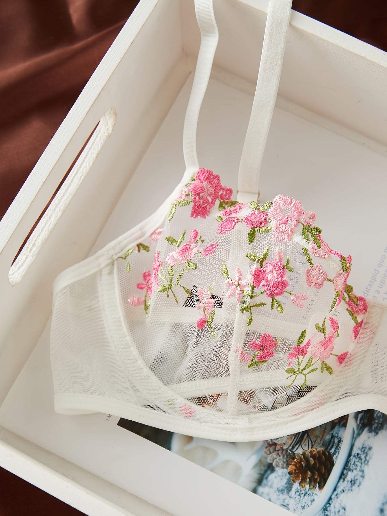 Ensemble de lingerie brodée florale exquise - Soutien-gorge léger et transparent et string en maille séduisante - Élégance féminine pour des moments intimes - Sous-vêtements sexy pour femmes