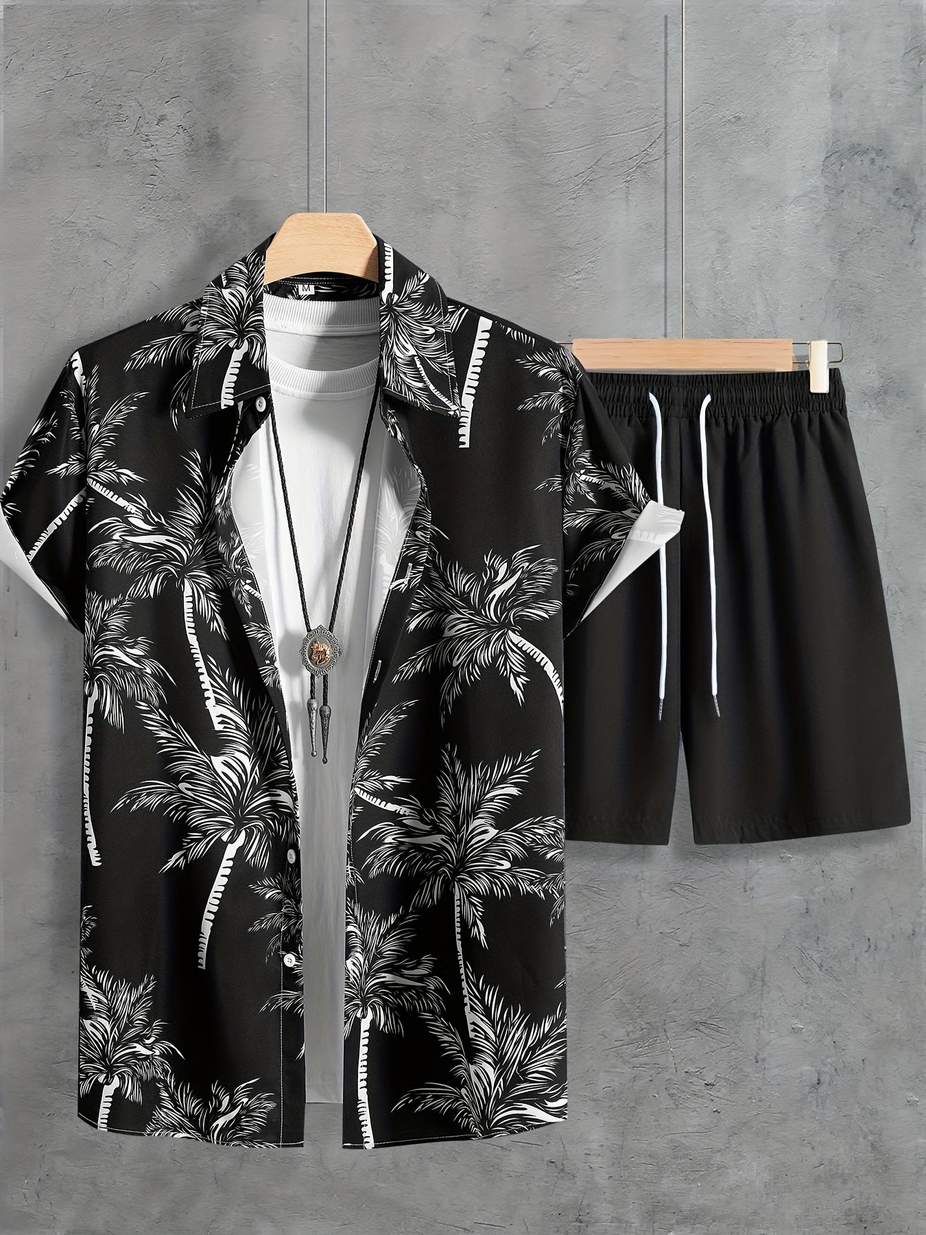 Ensemble 2 pièces imprimé cocotier pour homme, chemise hawaïenne décontractée à manches courtes et col camp, avec revers et short à cordon de serrage, pour l'été.
