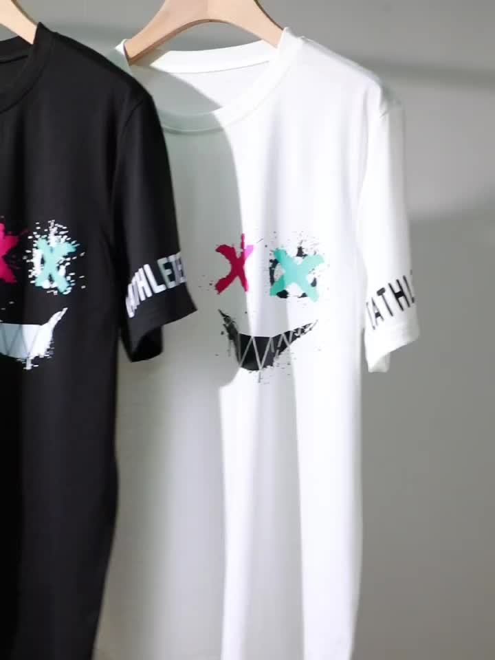 T-shirt col rond à imprimé visage souriant pour homme, design graphique, décontracté et confortable pour l'été, vêtements pour hommes pour les vacances quotidiennes.