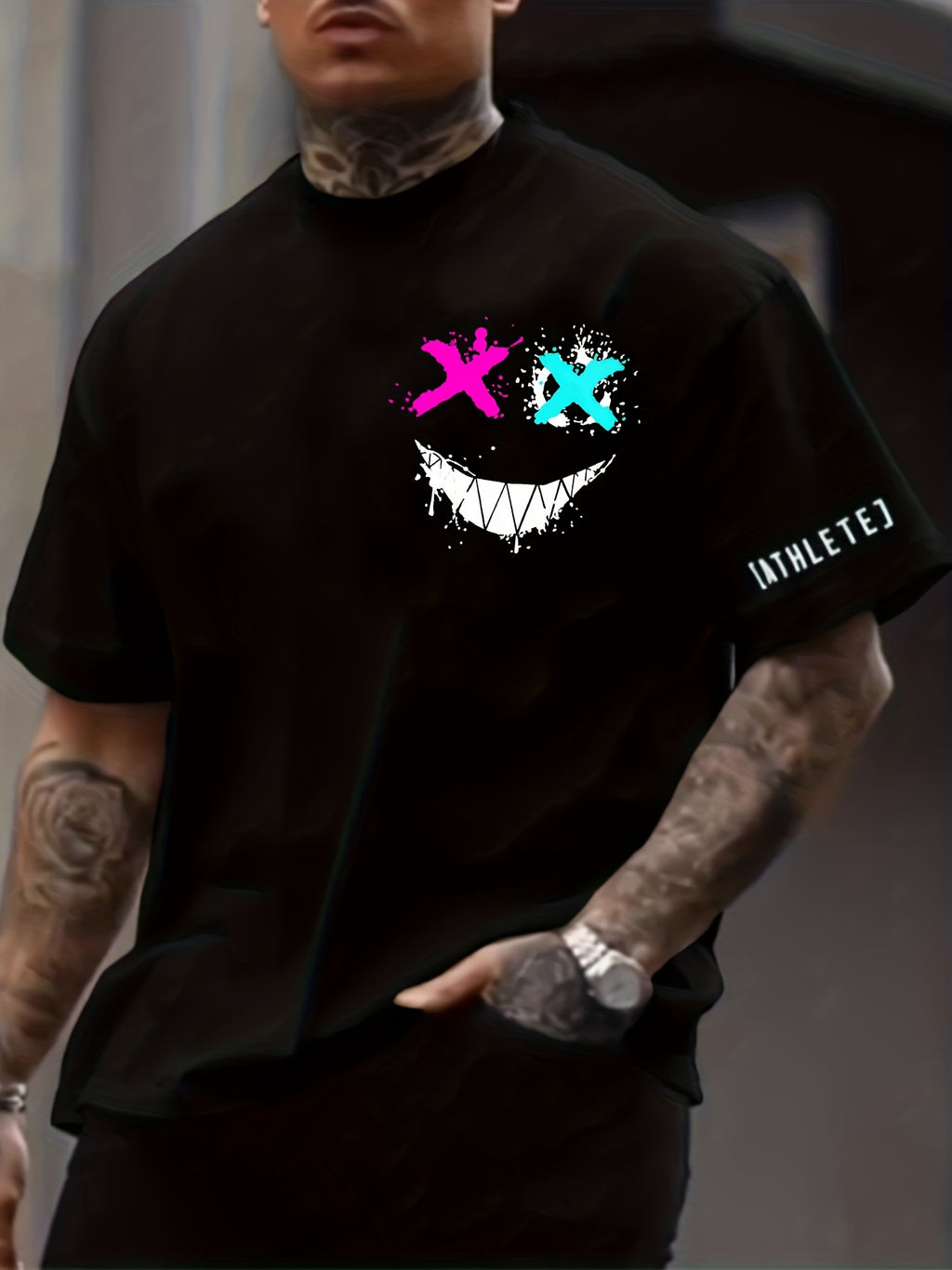 T-shirt col rond à imprimé visage souriant pour homme, design graphique, décontracté et confortable pour l'été, vêtements pour hommes pour les vacances quotidiennes.