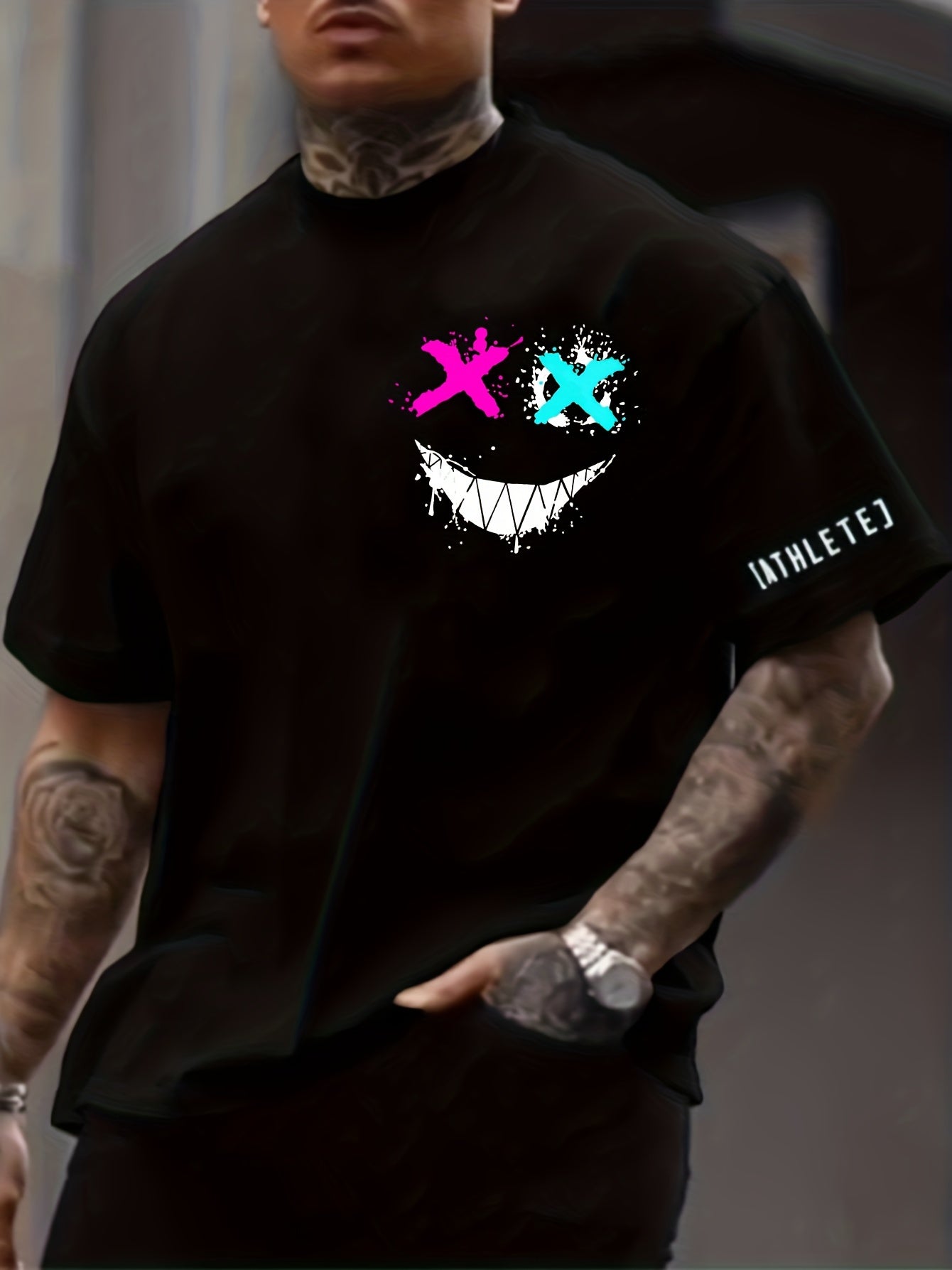 T-shirt col rond à imprimé visage souriant pour homme, design graphique, décontracté et confortable pour l'été, vêtements pour hommes pour les vacances quotidiennes.