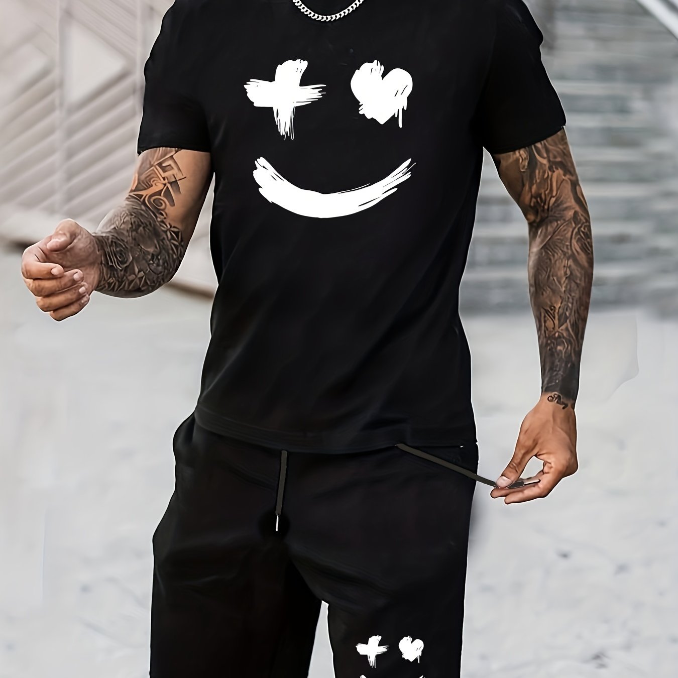 Ensemble 2 pièces tendance pour homme, motif grand sourire, t-shirt ras du cou à manches courtes et short à cordon de serrage, idéal pour l'été, idéal pour les vacances et l'entraînement.