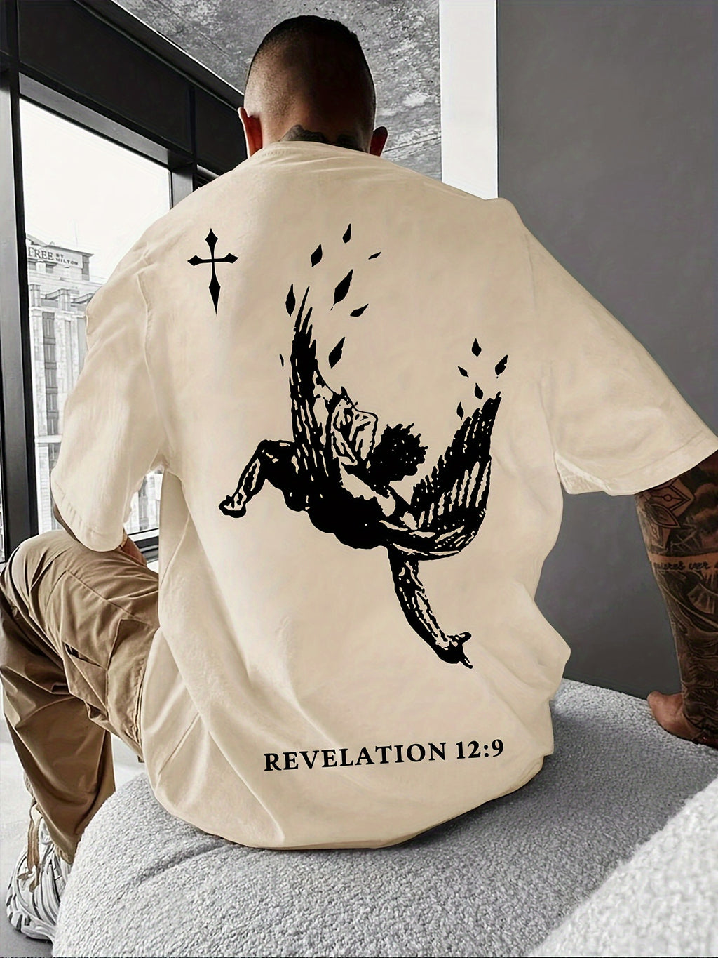 T-shirt ras du cou décontracté pour homme, imprimé homme ailé en chute libre, coupe confortable et design moderne