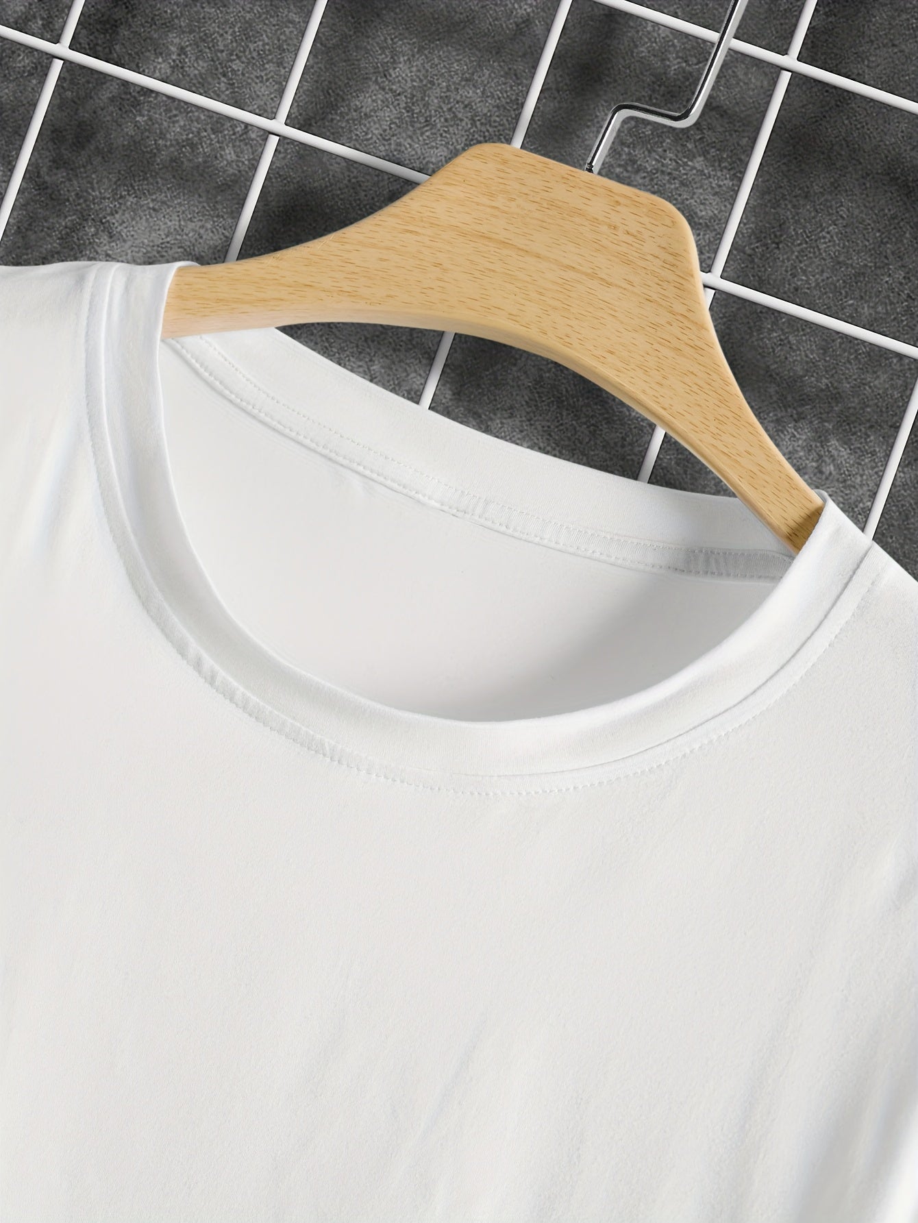 T-shirt ras du cou décontracté pour homme, imprimé homme ailé en chute libre, coupe confortable et design moderne