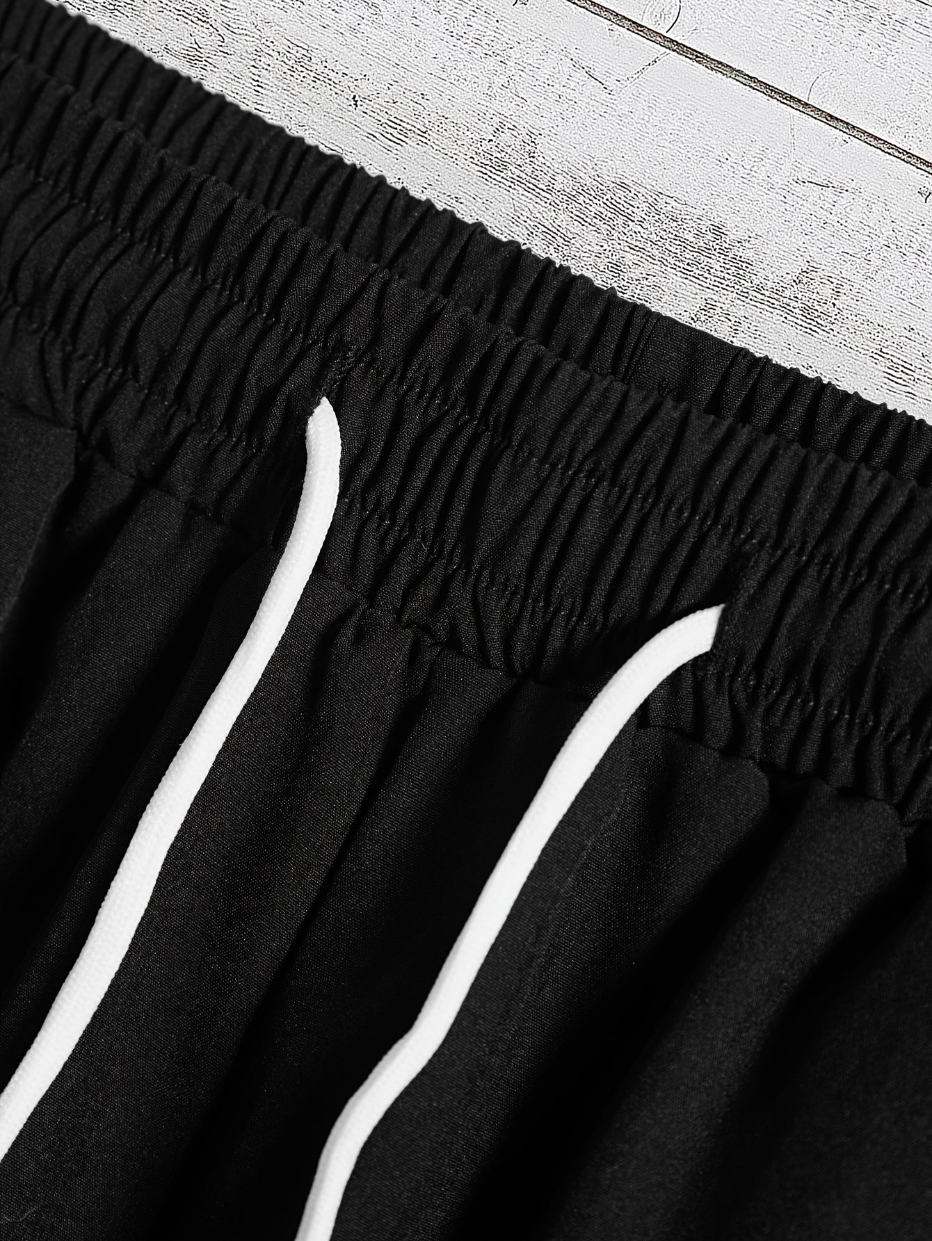 Ensemble 2 pièces imprimé cocotier pour homme, chemise hawaïenne décontractée à manches courtes et col camp, avec revers et short à cordon de serrage, pour l'été.