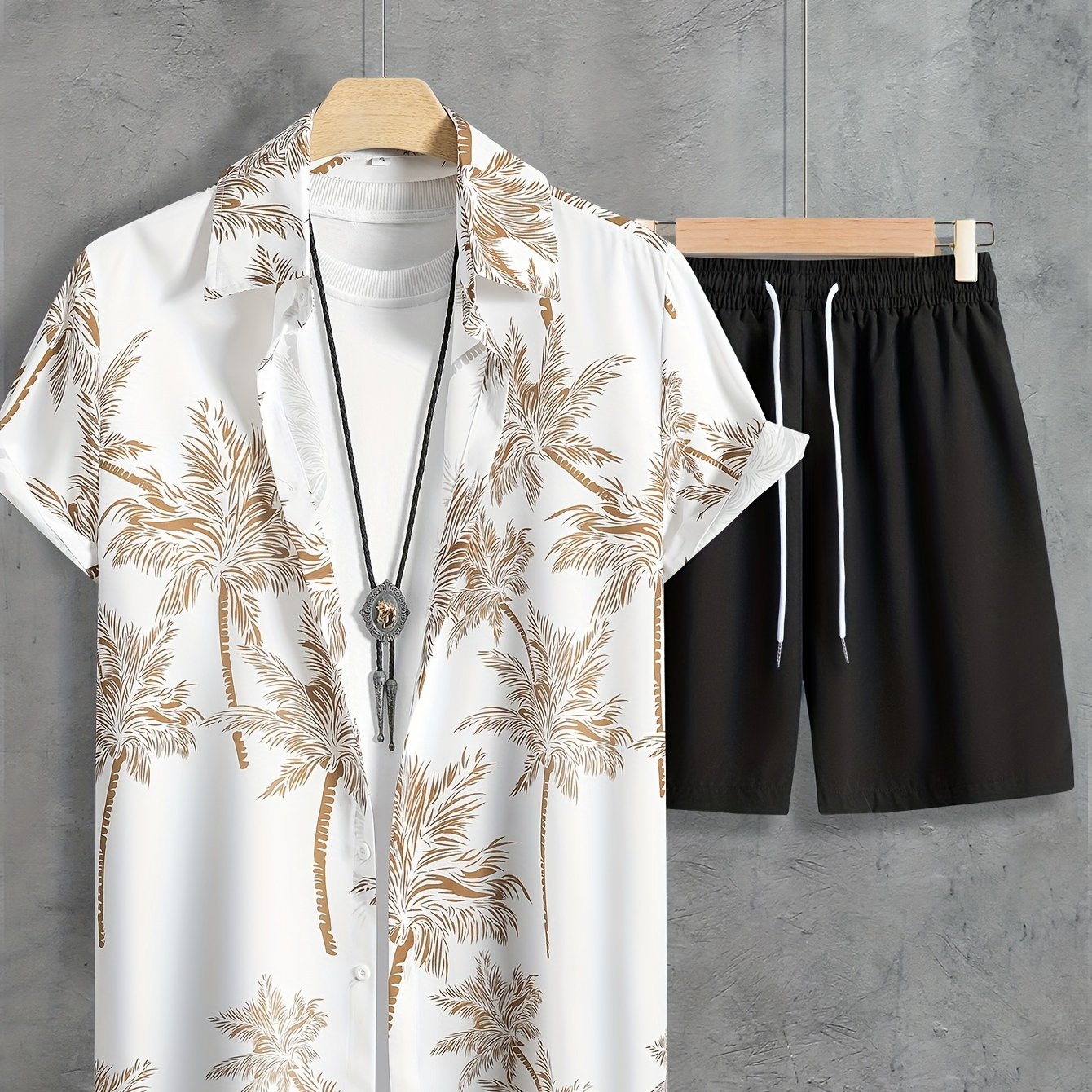 Ensemble 2 pièces imprimé cocotier pour homme, chemise hawaïenne décontractée à manches courtes et col camp, avec revers et short à cordon de serrage, pour l'été.