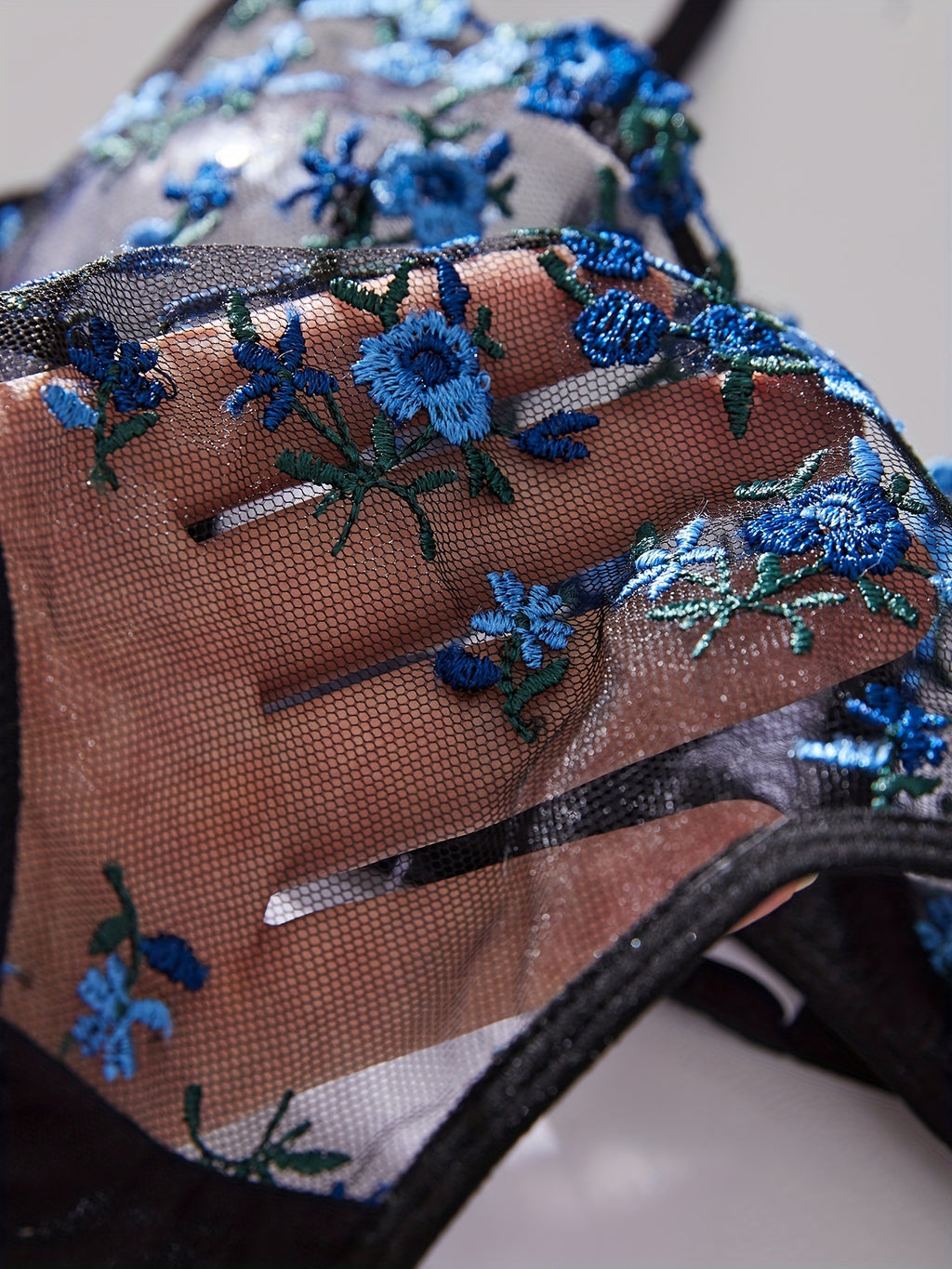 Ensemble de lingerie brodée florale exquise - Soutien-gorge léger et transparent et string en maille séduisante - Élégance féminine pour des moments intimes - Sous-vêtements sexy pour femmes