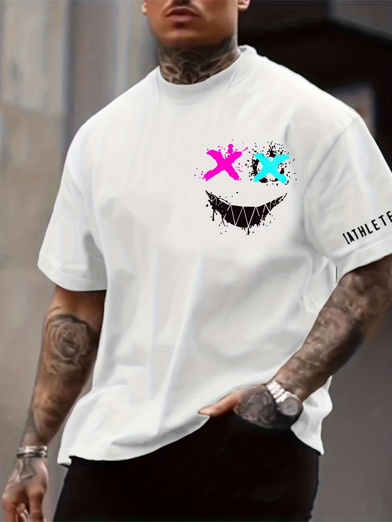 T-shirt col rond à imprimé visage souriant pour homme, design graphique, décontracté et confortable pour l'été, vêtements pour hommes pour les vacances quotidiennes.