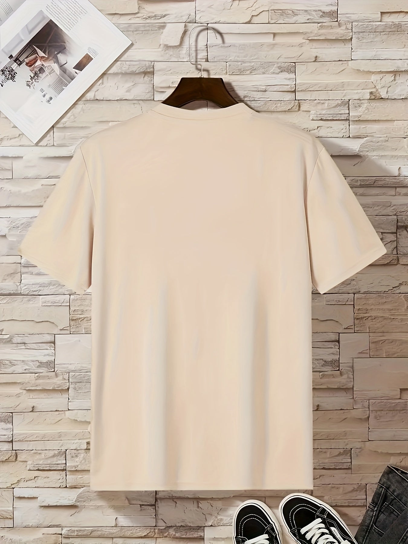 T-shirt col rond pour homme, imprimé dessin animé, motif argent et mains, style niche, décontracté et confortable, idéal pour l'été, idéal pour les vacances au quotidien.